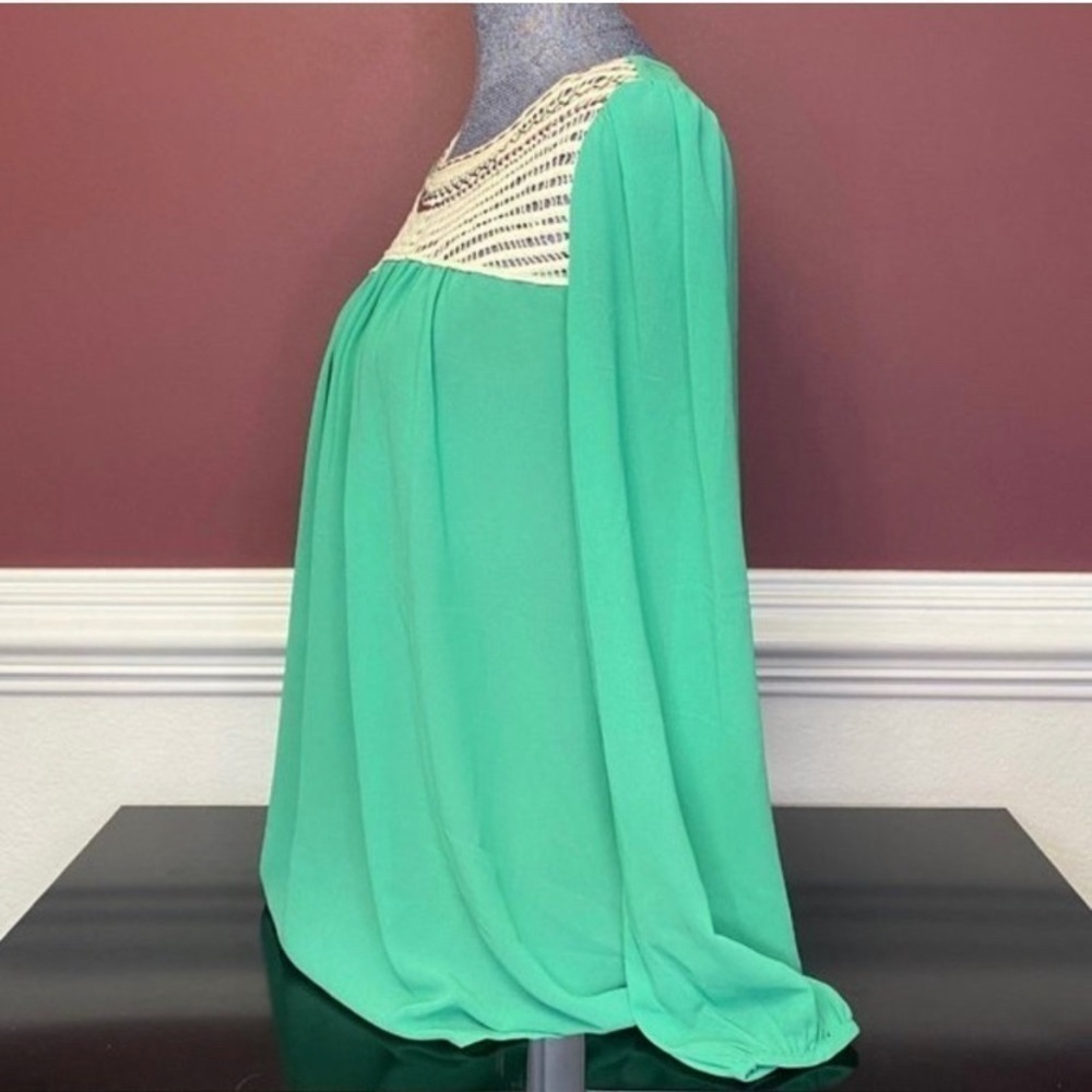 Umgee green sheer blouse with decorative top
sz M - Picture 3 of 5